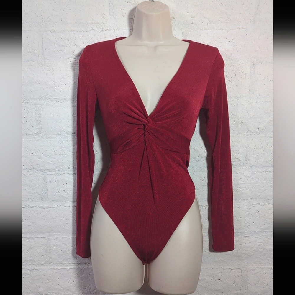 🚨3/$20 Shimmery Red Metallic Plunge Front Long Sleeve Bodysuit S